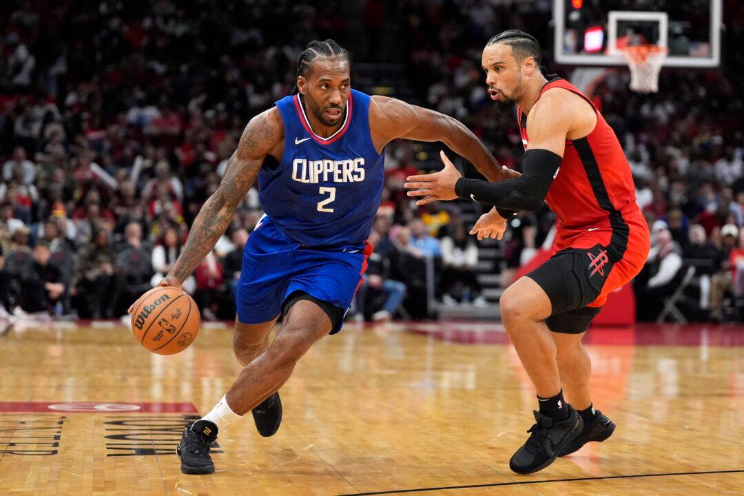 Leonard Has 28 Points as Clippers Rally Late for 122–116 Win Over Rockets
