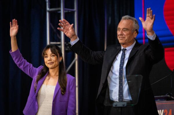 Robert F. Kennedy Jr., 2024 presidential contender, speaks with his vice presidential pick Nicole Shanahan in Oakland, Calif., on March 26, 2024. (John Fredricks/The Epoch Times)