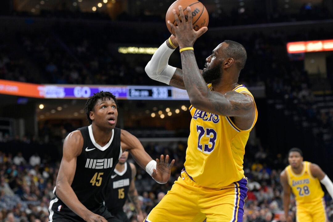 With Davis Out, James, Hachimura Lead Lakers to Victory in Memphis