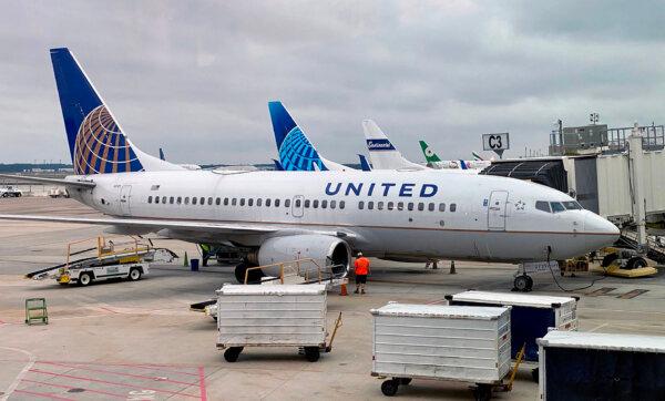 FAA Considers Curbing New Routes for United Following Mishaps