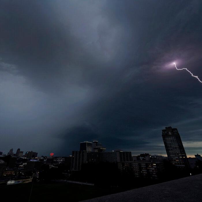Much of Central US Faces Severe Thunderstorm Threat and Possible Tornadoes