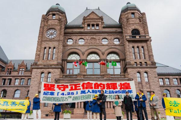 Hundreds of Falun Gong adherents gather at the Ontario legislative building in Toronto on April 20, 2024. The rally was held to condemn the Chinese Communist Party's 25 years of repression of the spiritual practice. (Jerry Zhang/The Epoch Times)