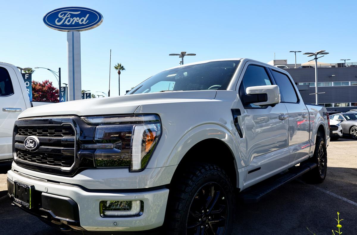 Electric Vehicle Sales Fall as Hybrids Continue to Gain Market Share: EIA thumbnail