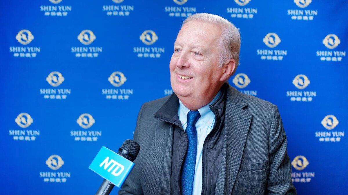 Antonio Martínez Pastor watches Shen Yun in Murcia, Spain, on March 2, 2025. (NTD)