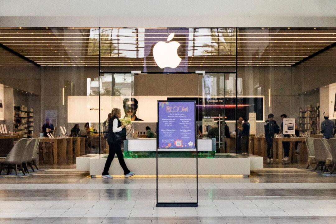 Apple Beats Wall Street Revenue Estimate, Falls Short on Services, Wearables