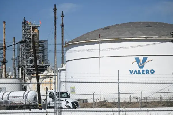 Oil Glut Pushes Prices Down, Easing Inflation in 2025—What’s Ahead