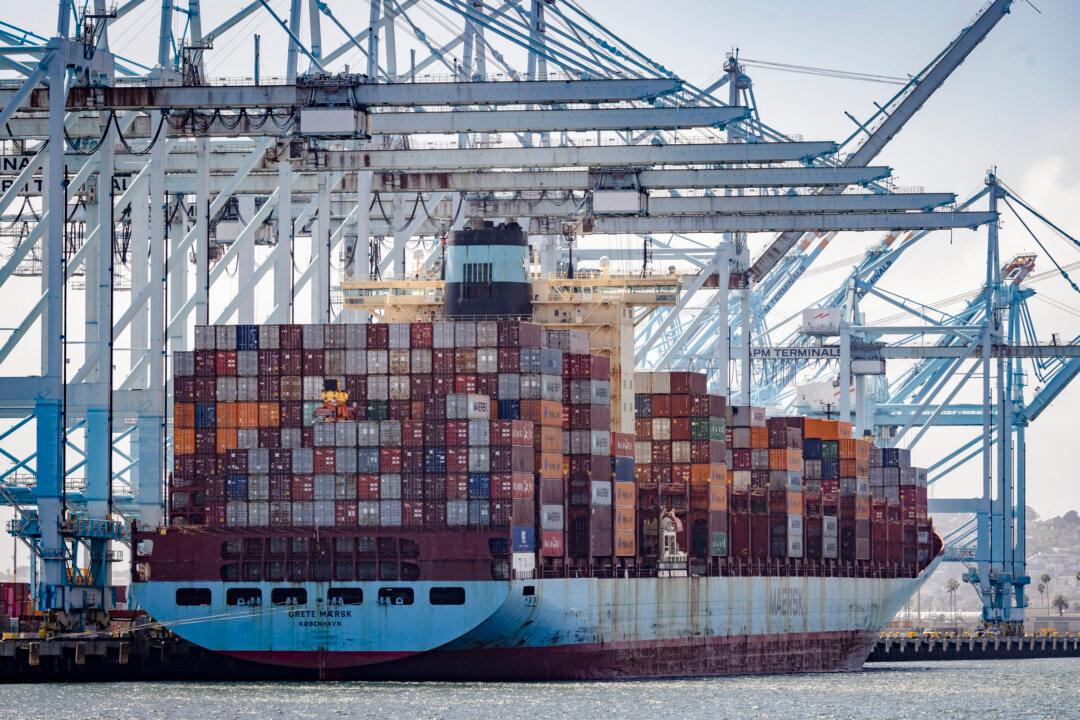 US Trade Deficit Hits Record in March on Pre-Tariff Imports Spike