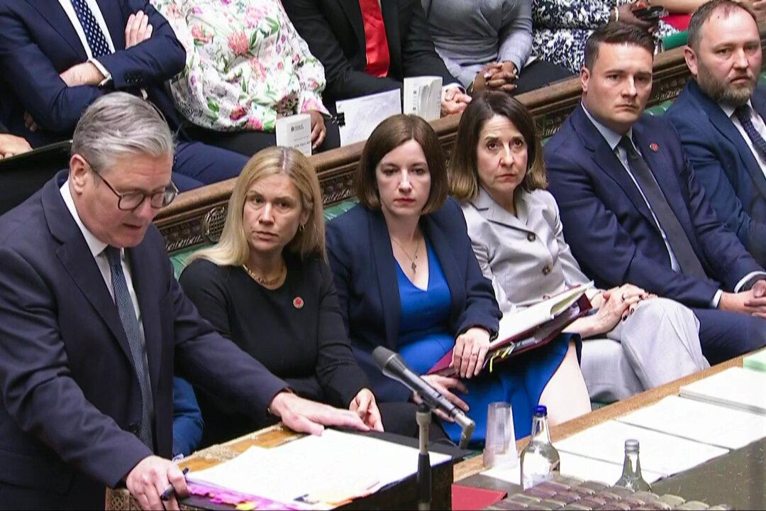 UK Urges Calm as India–Pakistan Crisis Stirs Concerns at Home