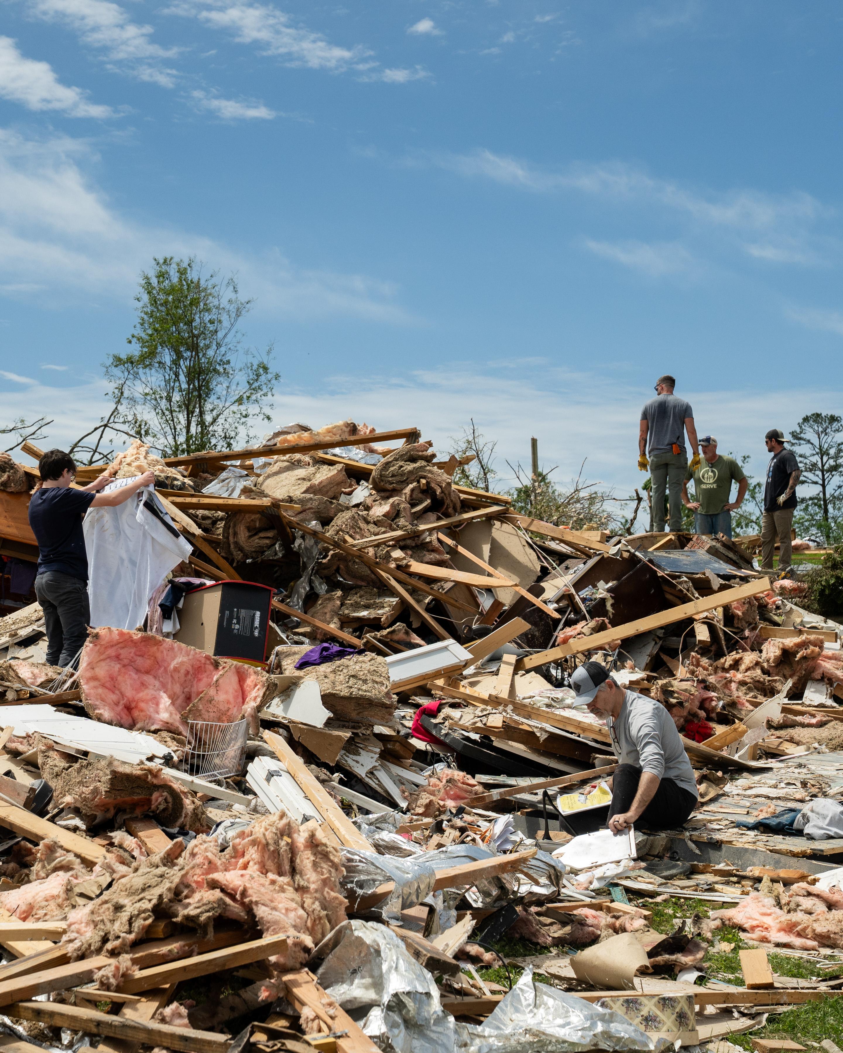 Day in Photos: Tornado Aftermath, Somali Suicide Bomber, and Pig and Run Race