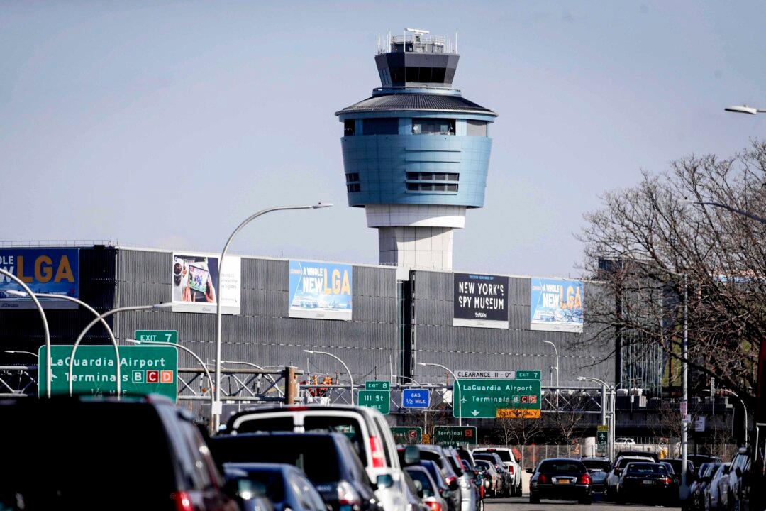 Passenger Jet Aborts Takeoff to Avoid Colliding With United Plane at New York’s LaGuardia Airport