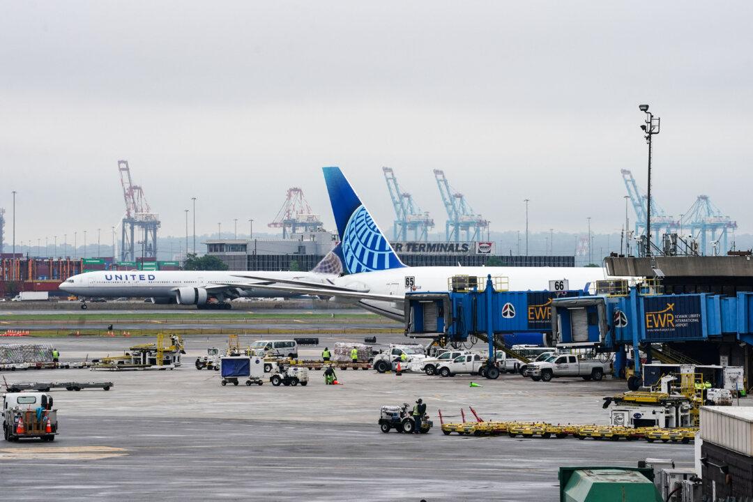 FAA Says Flight Reductions at Newark Airport Will Remain Until June Amid Recent Outages