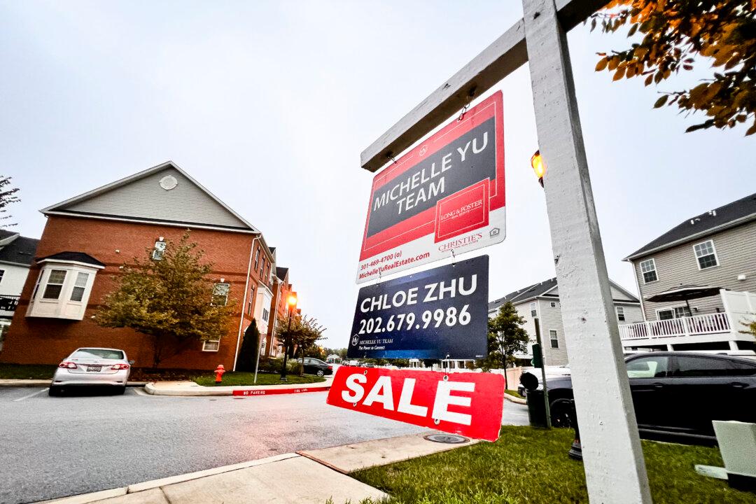 Mortgage Demand Slumps, Rates Rise to Highest Level Since February