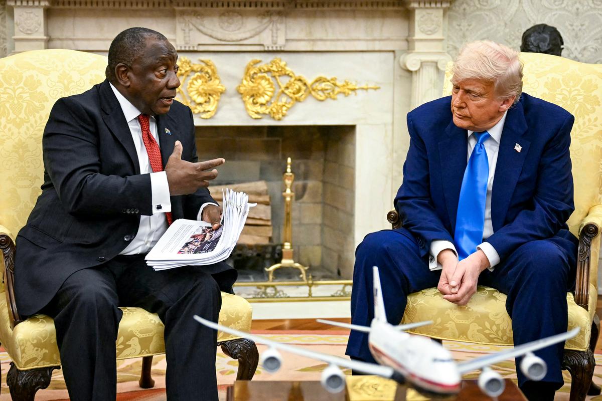 President Donald Trump (R) with South African President Cyril Ramaphosa during a meeting in the Oval Office on May 21, 2025. (Jim Watson/AFP via Getty Images)
