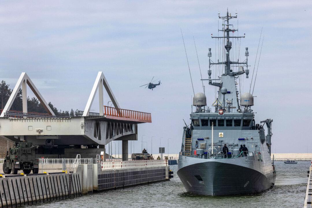 Polish Navy Drives Off Russian ‘Shadow Fleet’ Vessel Seen Near Baltic Sea Power Cable