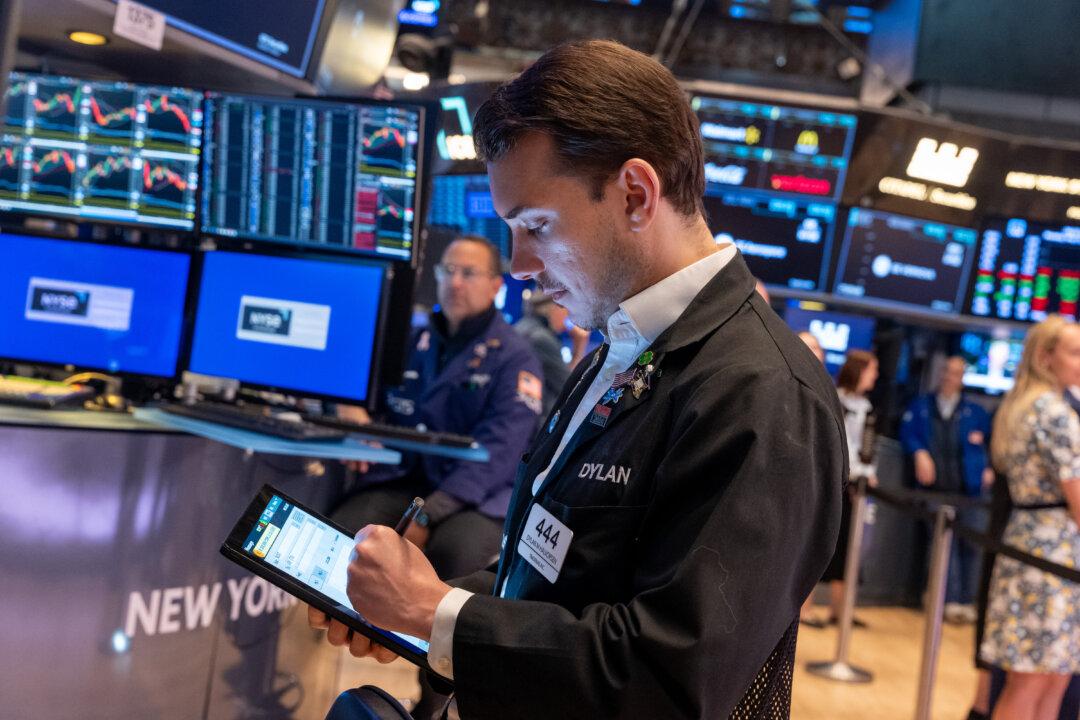 Market Review: Stocks Fall on Bond Market Jitters, Trade Tensions