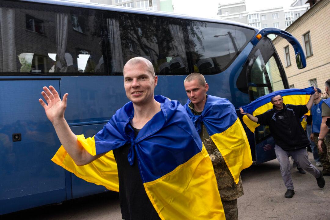 Ukraine, Russia Swap Hundreds of War Prisoners in 2nd Leg of Biggest Exchange