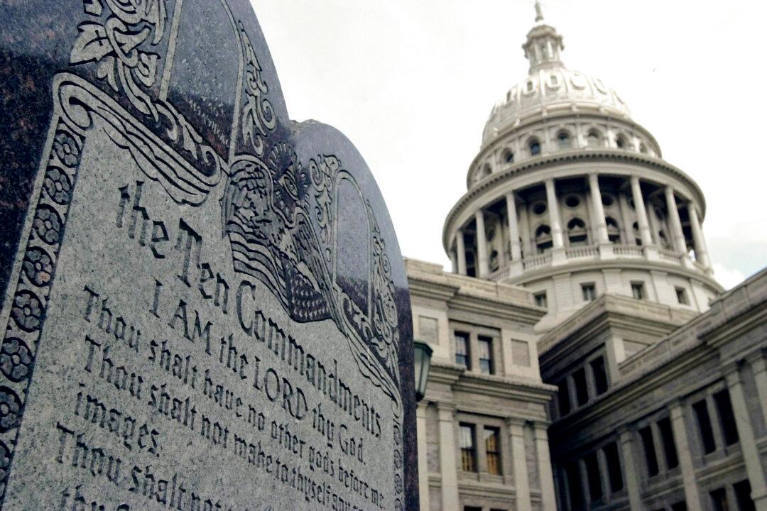 Key Vote Puts Texas Closer to Displaying Ten Commandments in Classrooms