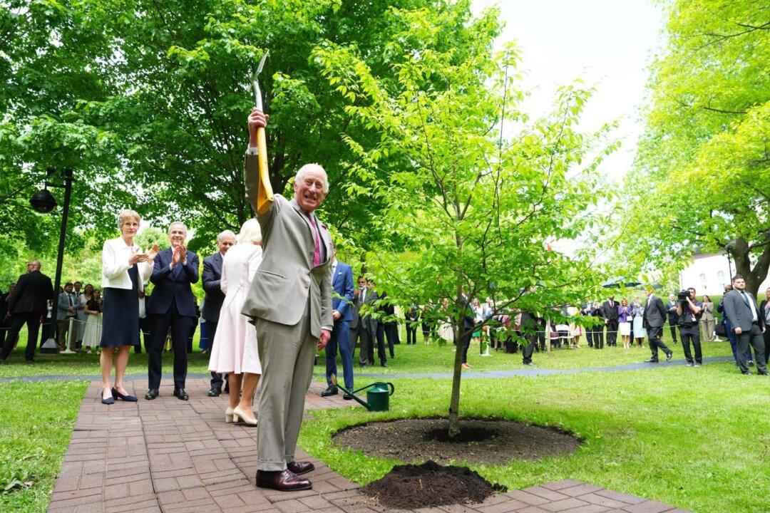 Royals Welcomed in Ottawa Ahead of Throne Speech