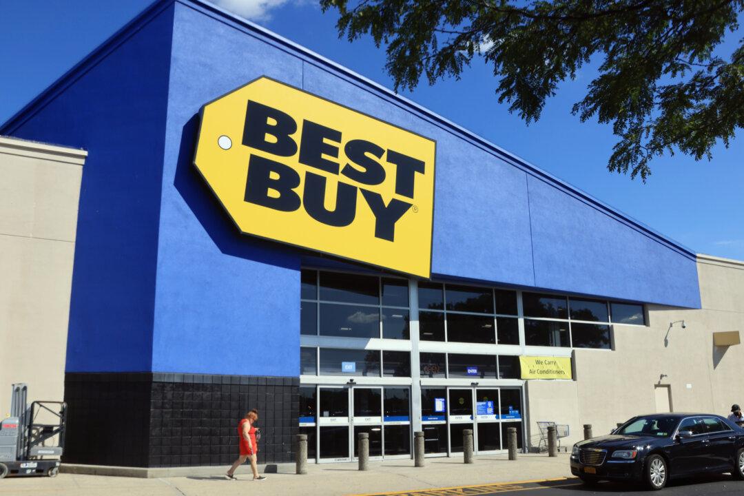 Best Buy Lowers Profit Outlook, Commits to Mitigating Tariff Effect on Consumers