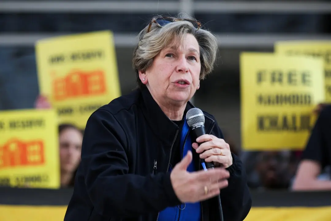 Teachers Union President Calls for Restrictions on AI Use, Screen Time in Classroom