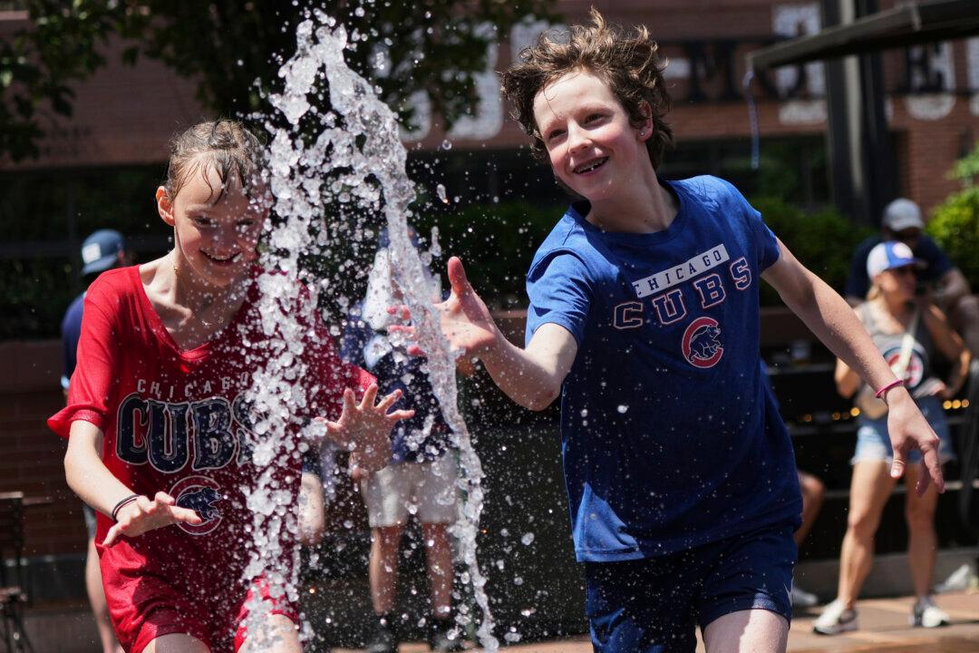 Eastern Half of US Sweltering Again, With Heat Wave Expected to Last Until Midweek
