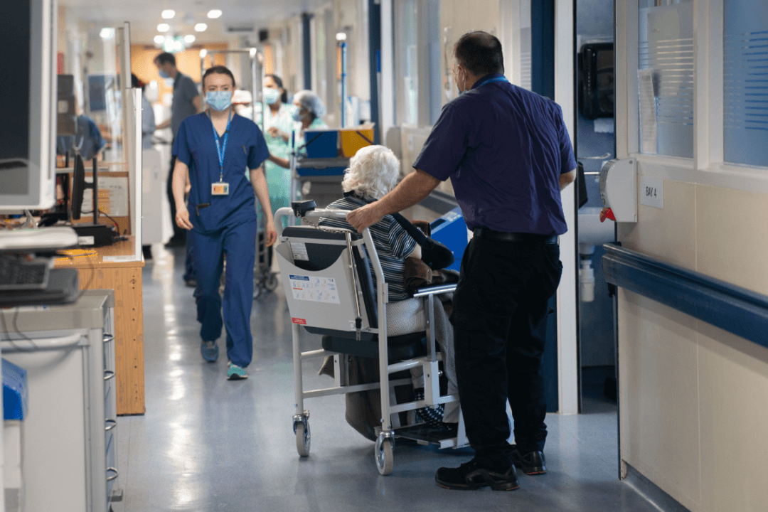 NHS Waiting List Falls to Lowest Level in Almost Three Years