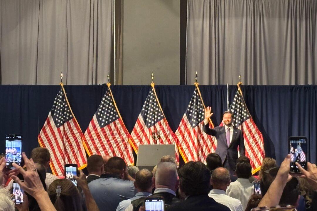 Vance Addresses State Republican Party in Return to Ohio