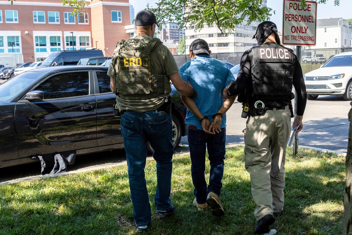 States Must Agree to Use Part of Funds to Arrest Illegal Immigrants to Qualify for Homeland Security Grants: FEMA
