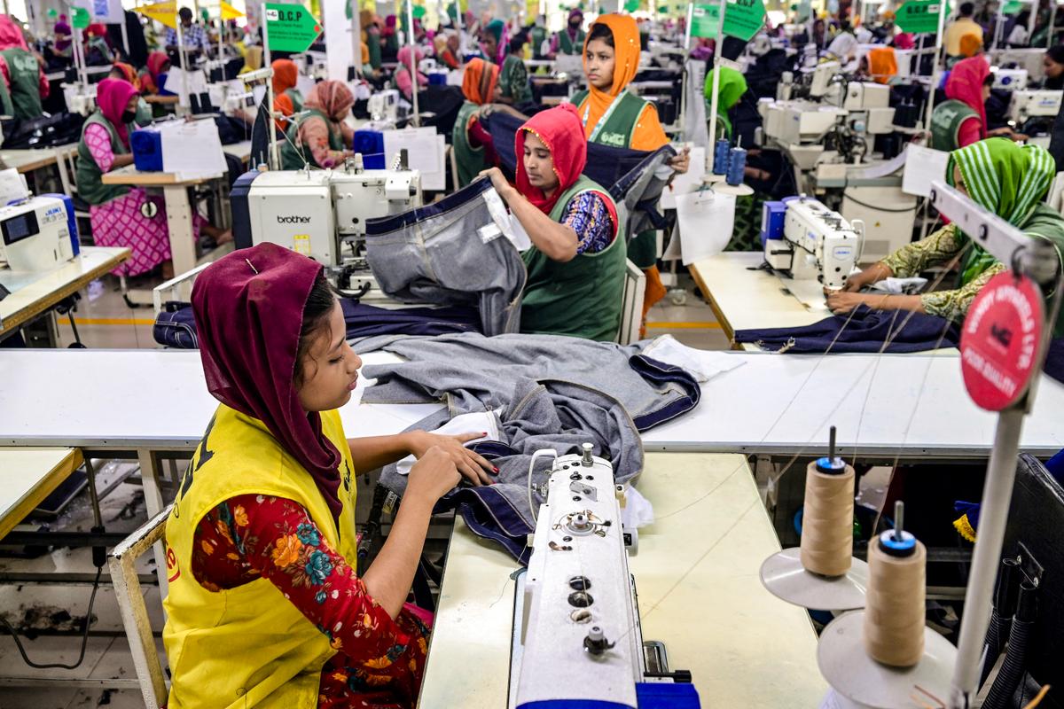 US Lowers Bangladesh Tariffs to 19 Percent, Exempts Some Apparels in Trade Deal thumbnail