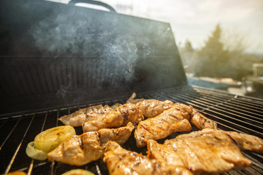 Keep Your Grilled Chicken Juicy, Thanks to These Tips