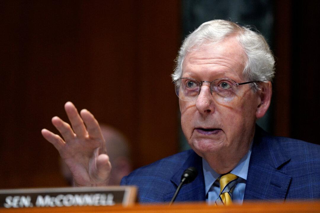 Senate Panel Approves $1 Billion for Ukraine in Pentagon Spending Bill