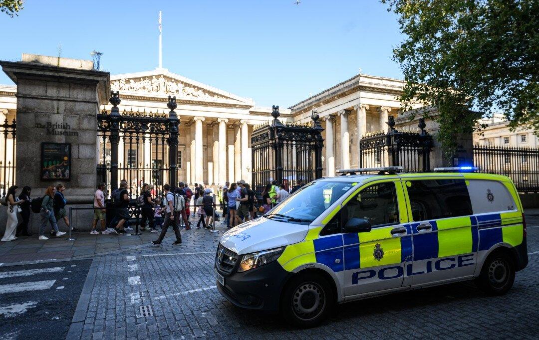 Rich Londoners Hire Security, Leave Rolexes at Home Over Knife Crime, Robberies