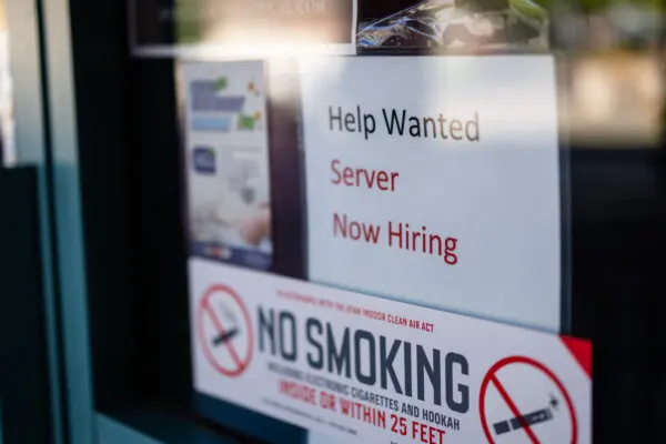 US Jobless Claims Unexpectedly Fall to Lowest Level Since April