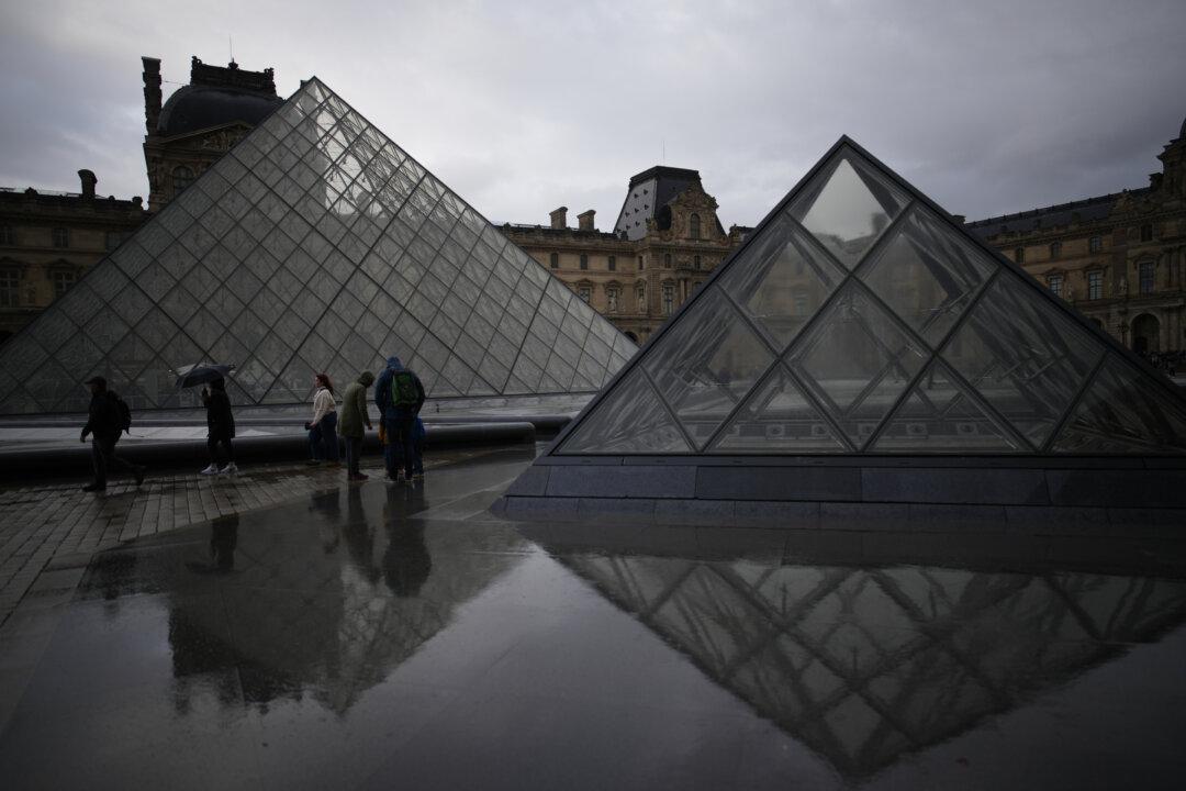 2 Additional Suspects Charged in Louvre Museum Heist