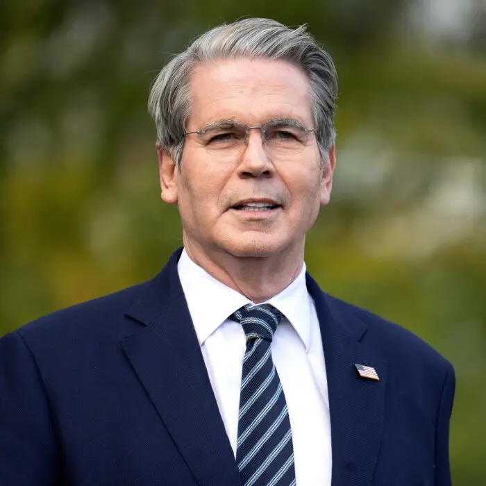 Bessent Suggests US Already in Housing Recession, Calls for Lower Interest Rates