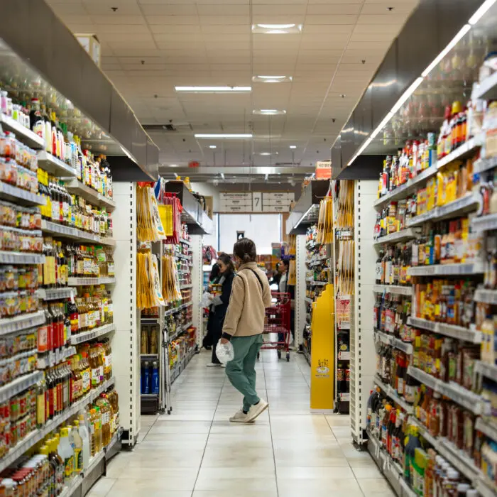 US Consumers’ Inflation Outlook Slides for 3rd Straight Month: University of Michigan