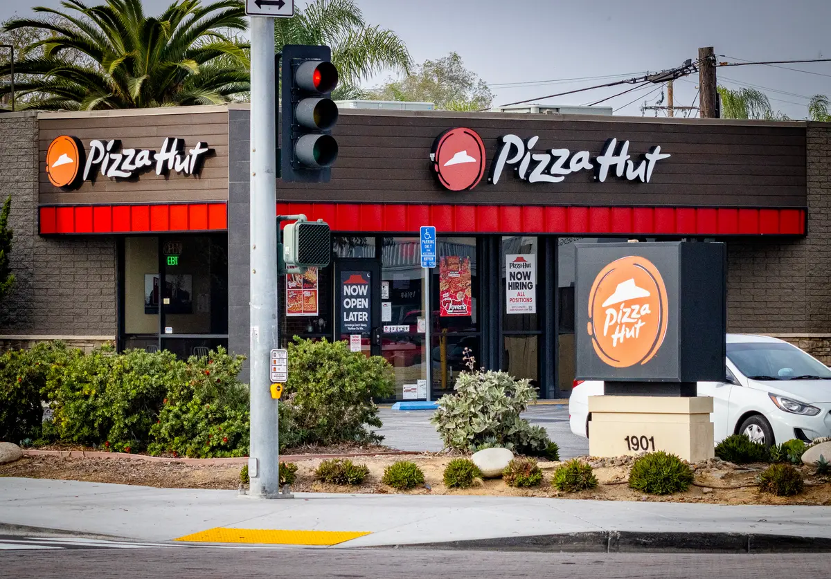 Yum Brands to Sell Pizza Hut for $2.7 Billion