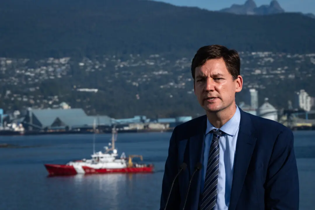 BC Premier, Coastal First Nations Sign Declaration Urging Feds to Maintain Tanker Ban