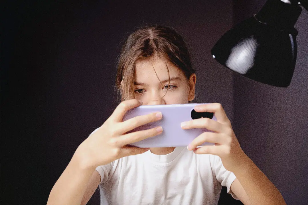 Social Media Use Linked to Lower Reading and Memory Scores in Children