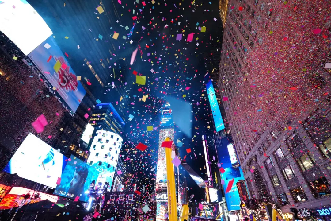 East Coast Rings in New Year as Clock Strikes Midnight