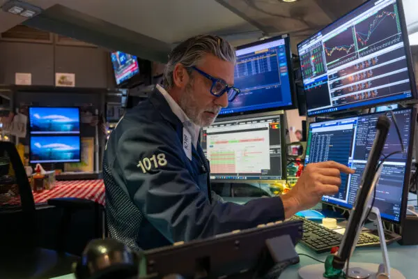 Wall Street Review: Investor Rotation Triggers Tech Stock Sell-Off