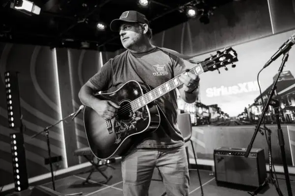 Rhett Akins Steps Back Into the Spotlight