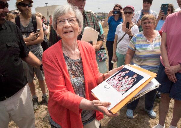 Last of Famed Canadian Quintuplets, Annette Dionne, Dies at 91