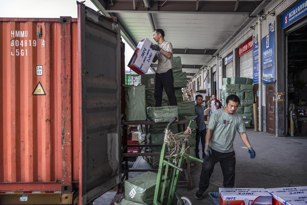 Private Sector Struggles in Major Chinese Industrial Base as Export Orders Shrink: Local Businessmen