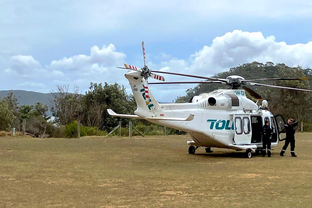 Man Dead, Boy Missing After Boat Capsizes Off Sydney Beach