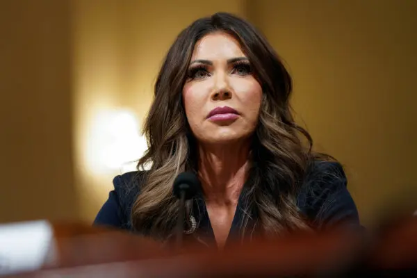 Noem Says ‘No Plans’ to Pull ICE Out of Minnesota