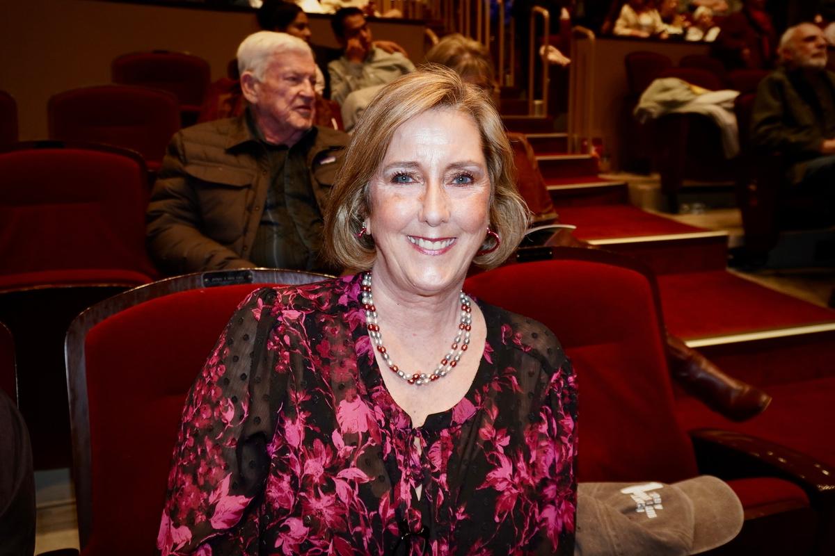 Award-Winning Writer Celebrates Birthday With Shen Yun, Calls It ‘Overwhelming and Beautiful’