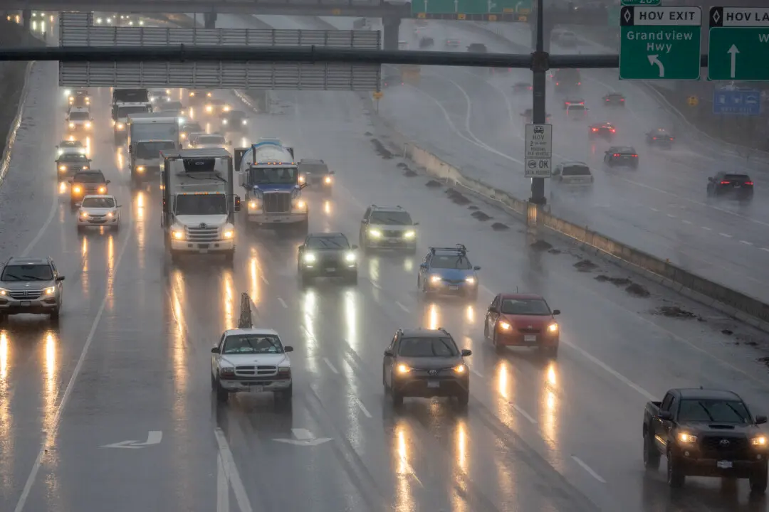 Vancouver City Council Calls on Ottawa to Curb ‘Excessively Bright’ Headlights