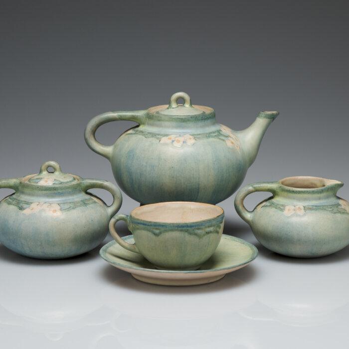 Newcomb Pottery: New Orleans Arts and Crafts Movement