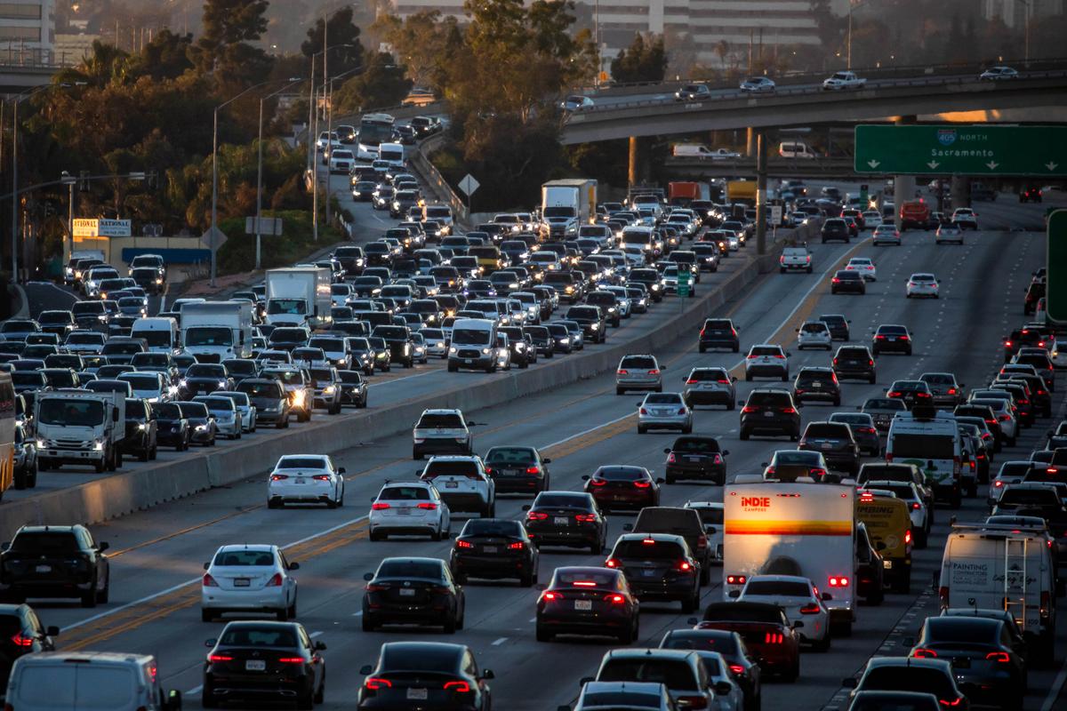 California Approves Rules Allowing Automakers to Test, Deploy Heavy-Duty Autonomous Vehicles